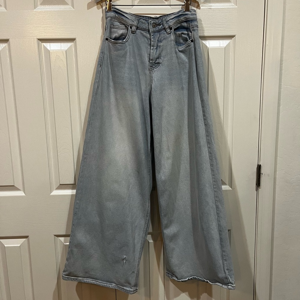 Light washed wide leg jeans